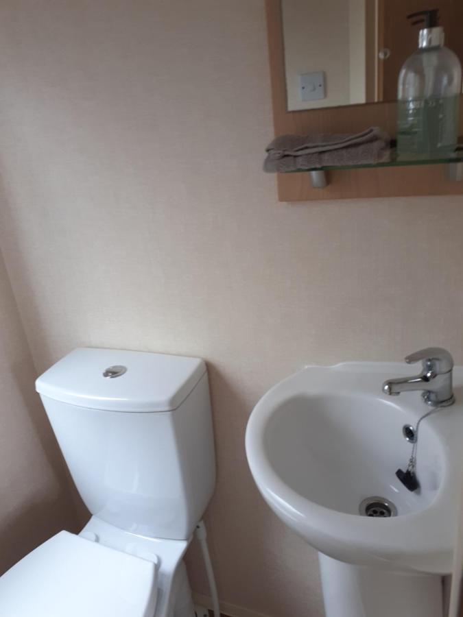 Rick'S Retreat Static Caravan Near The Beach With Free Wifi ロジーマス エクステリア 写真