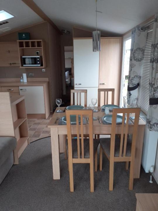 Rick'S Retreat Static Caravan Near The Beach With Free Wifi ロジーマス エクステリア 写真